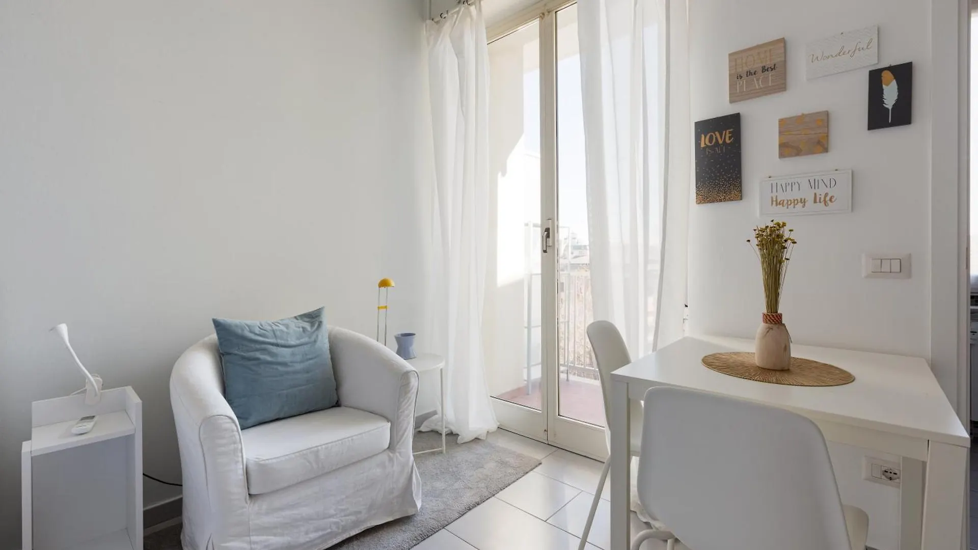 Bande Nere Mm1 - Modern Studio With Balcony! Milan 0*,  Italy